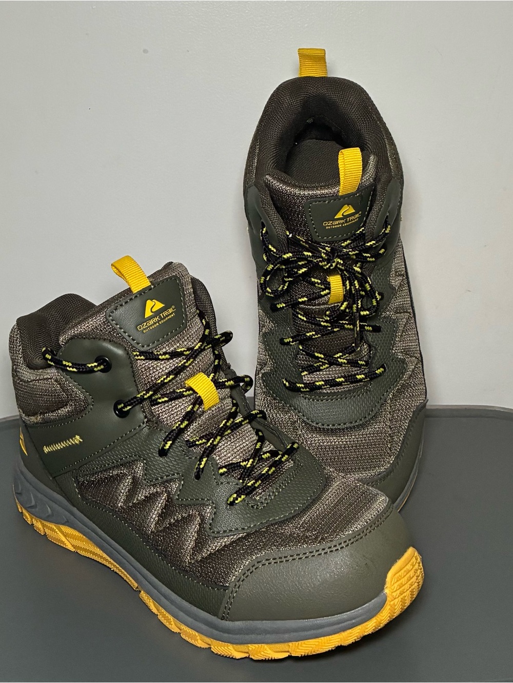 Ozark Trail Kids Olive Green and Yellow Hiking Boots size 4